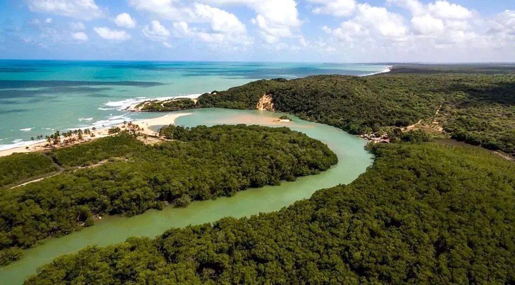 Encontro do rio com o mar em Barra De Camaratuba, em Mataraca (PB). Foto: Reprodução via Bahia.ws