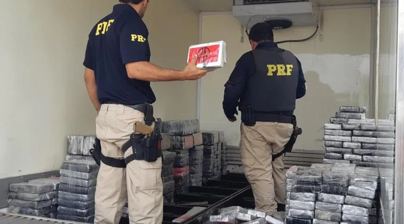 Carga de uma tonelada de cocaína, avaliada em milhões de reais, é apreendida na BR-116