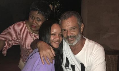 De acordo co a rádio barbadiana Starcom Network,Ronald Fenty, pai de Rihanna, faleceu na manhã do último sábado (31). Foto: Reprodução / Instagram / Ronald Fenty