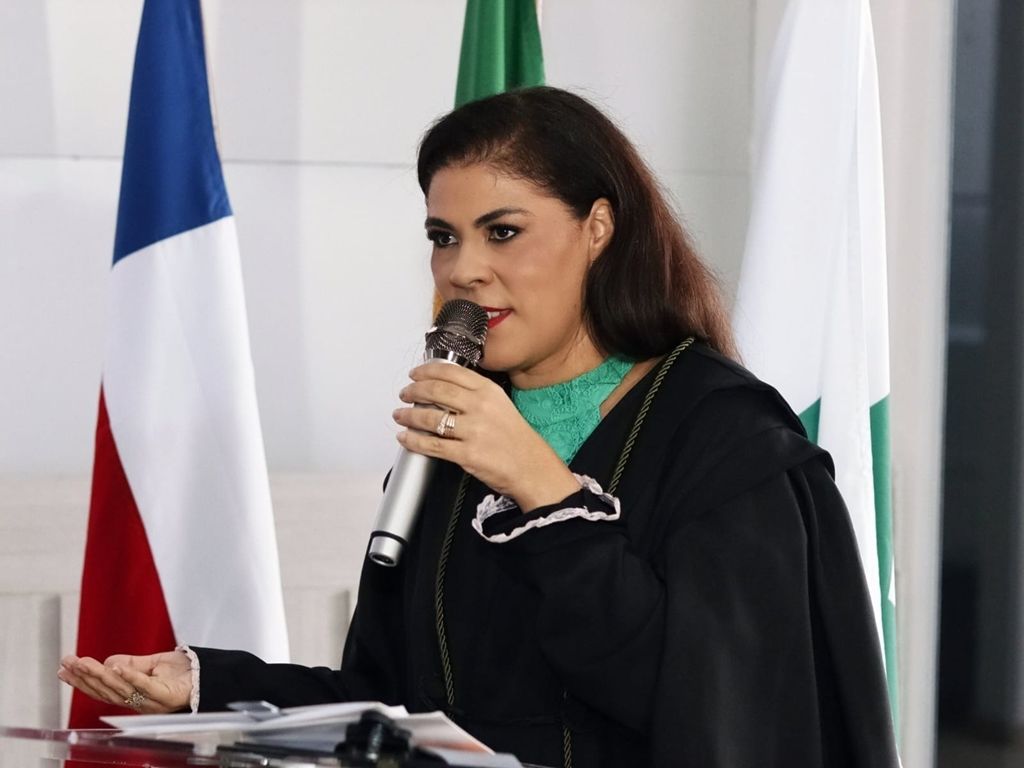 A sessão solene da posse da nova defensora-geral ocorreu na Assembleia Legislativa de Salvador, nesta quinta-feira. Foto: Divulgação/DPE-BA