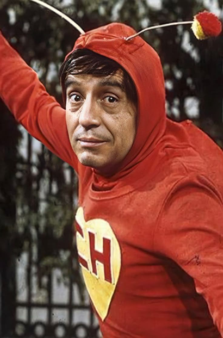 Na década de 1970, Roberto Bolaños ficou conhecido pelo apelido Chespirito, que significa Pequeno Shakespeare. | Foto: Divulgação/SBT