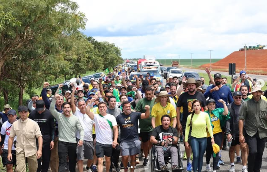 Nikolas Ferreira Caminhada