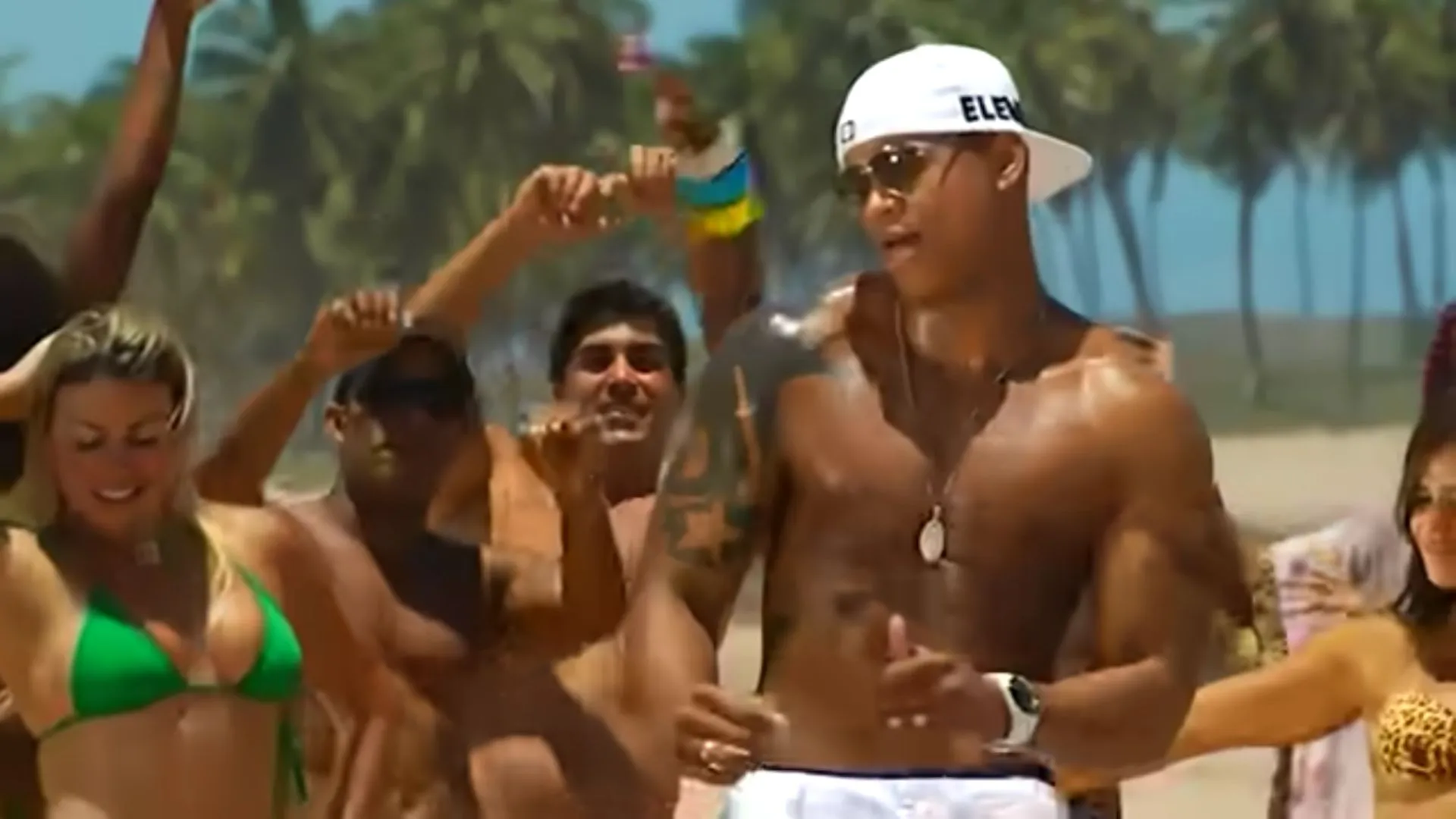 Léo Santana no clipe de Rebolation