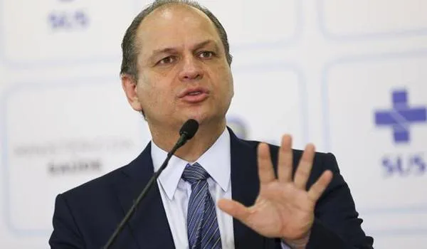 Ex-ministro da saúde Ricardo Barros é diagnosticado com o novo coronavírus