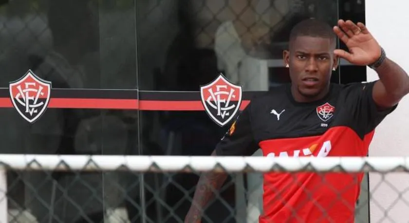 BA-VI: Autor de golaço no triunfo rubro-negro, volante Amaral evita o &#8220;oba oba&#8221; e ignora polêmicas