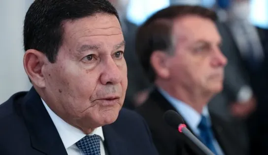 Mourão critica Governo Federal por não incentivar o uso das máscaras; "Foi uma falha nossa aqui do governo"