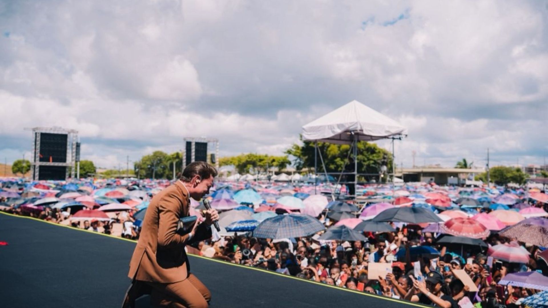 100 mil pessoas participam de culto do bispo Bruno Leonardo em Salvador