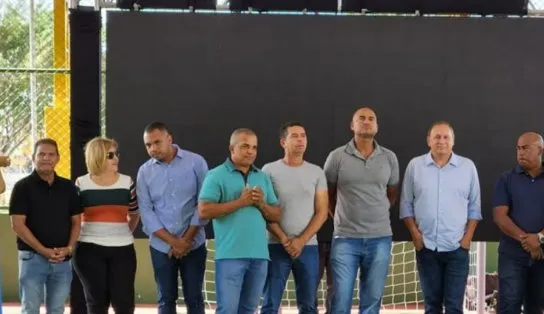 Mata de São João: Prefeito, secretária e vereadores são atingidos por telão que despencou em ginásio; não houve ferimentos graves