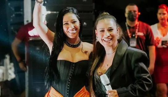 Simone e Simaria se desentendem em show feito em Caruaru; recentemente as duas brigaram no Programa do Ratinho