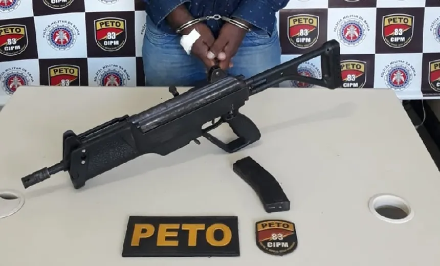 Homem é preso na Bahia com arma adulterada da PM do Paraná