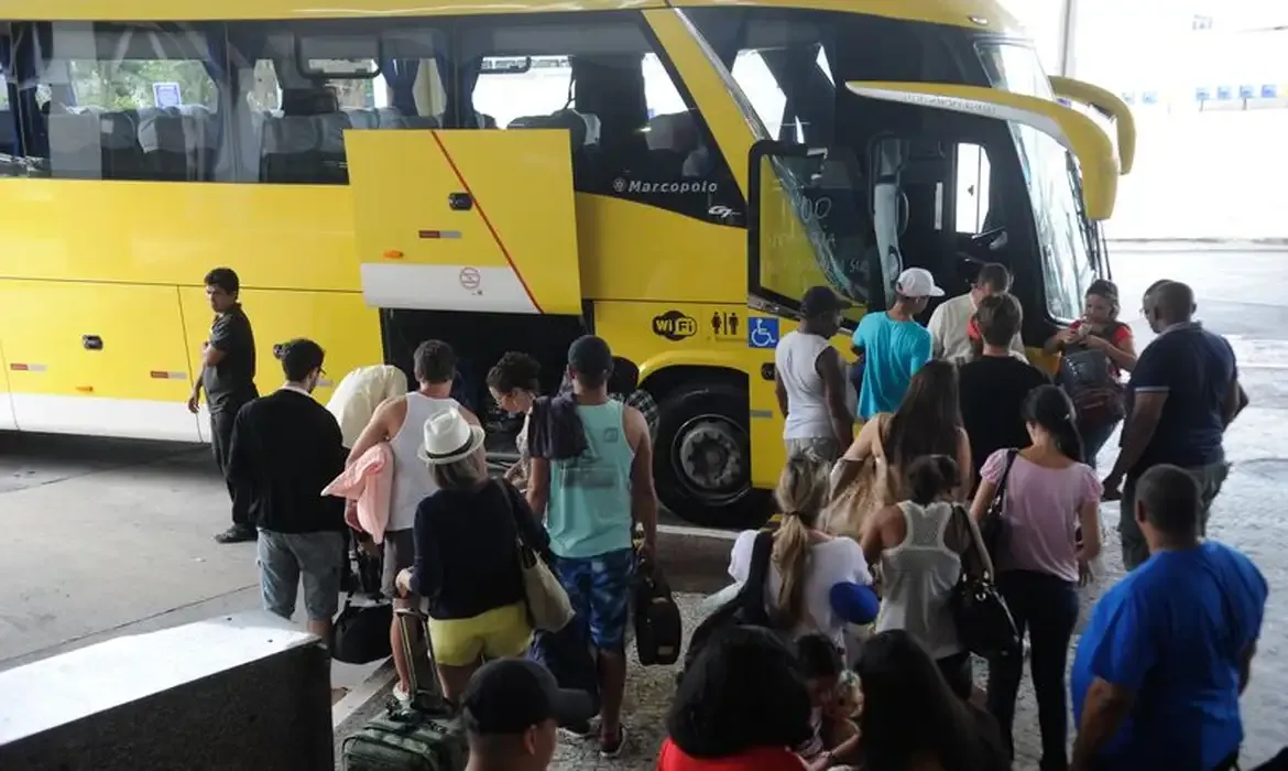 Novo RG passa a ser exigido para embarque em ônibus e aviões