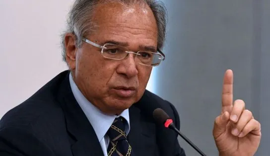 Auxílio emergencial deve ser estendido "por mais dois ou três meses", afirma Paulo Guedes