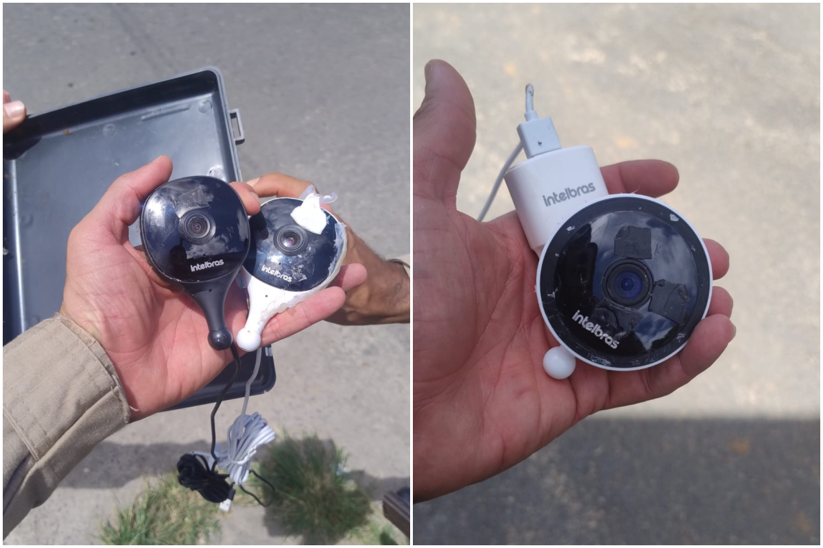PM retira c&acirc;meras clandestinas instaladas por criminosos no bairro de Val&eacute;ria. Foto:PMBA