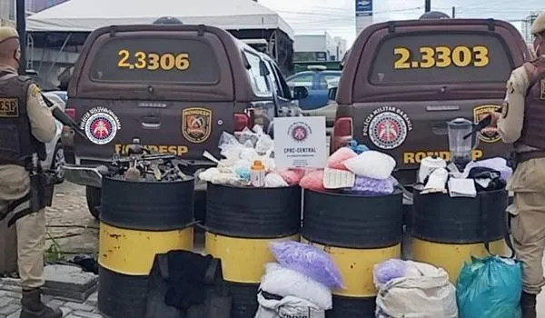 "Bunker" de refino e distribuição de drogas é achado pela polícia após denúncia anônima em Pernambués 