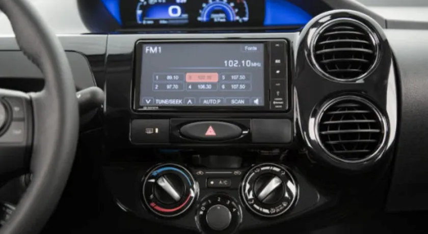 AUTO & MOTOS: Compacto da Toyota ganha câmbio automático na versão 2017