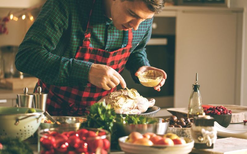 A finaliza&ccedil;&atilde;o dos pratos de Natal envolve tradicionalmente uma variedade de sobremesas cl&aacute;ssicas brasileiras, como pav&ecirc;, pudim, rabanada e manjar de coco/Foto: Reprodu&ccedil;&atilde;o&nbsp;