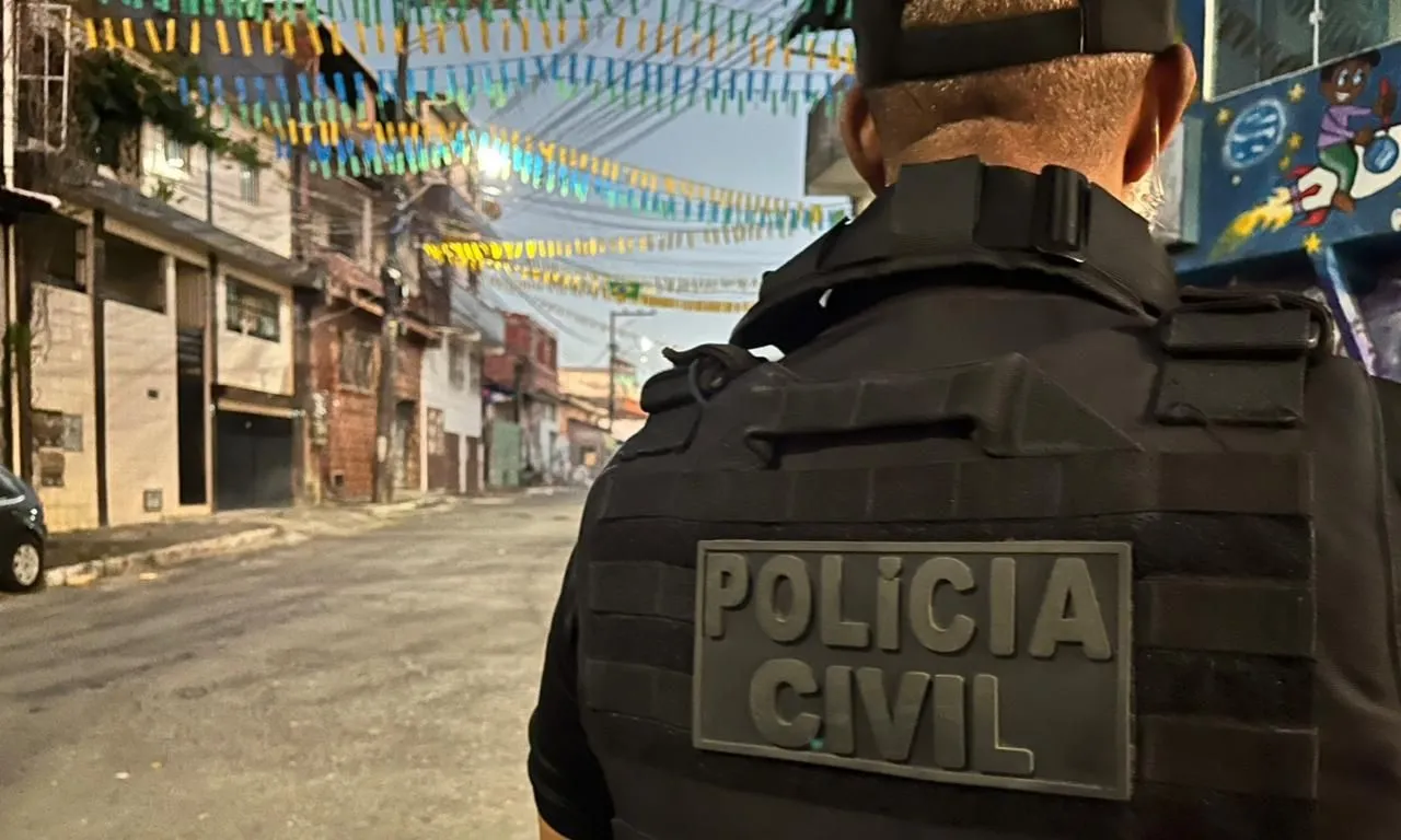 Polícia prende suspeito de alta periculosidade durante Operação Gênesis, em Salvador