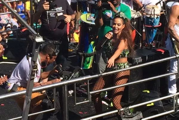 TODA DOCE: Sem cordas, Alinne Rosa celebra seu “País da Fantasia” no Campo Grande