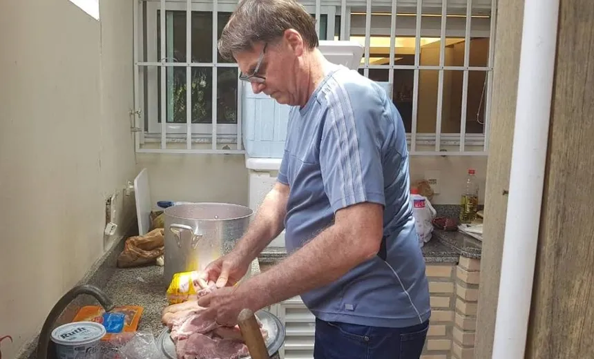 Após vencer com uso das redes sociais, Bolsonaro estuda profissionalizar comunicação