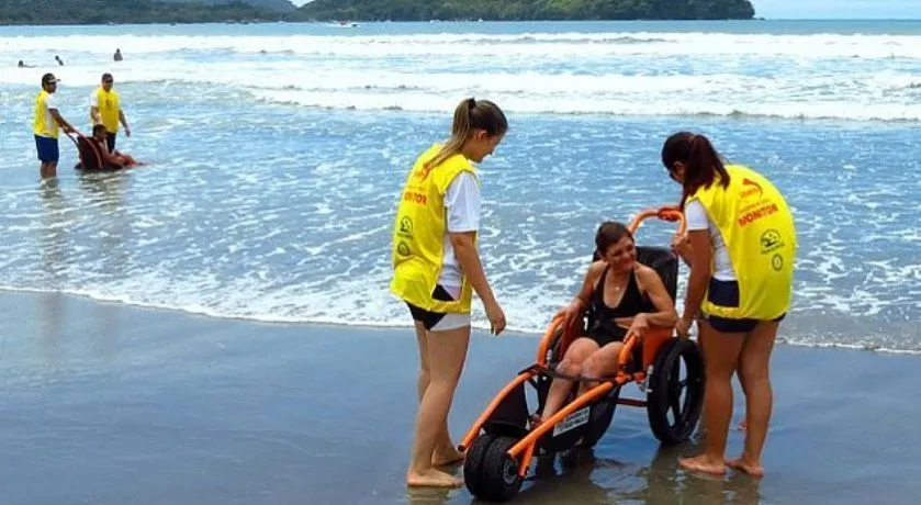 MOBILIDADE: ?Praia Acessível? chega à orla de Lauro de Freitas