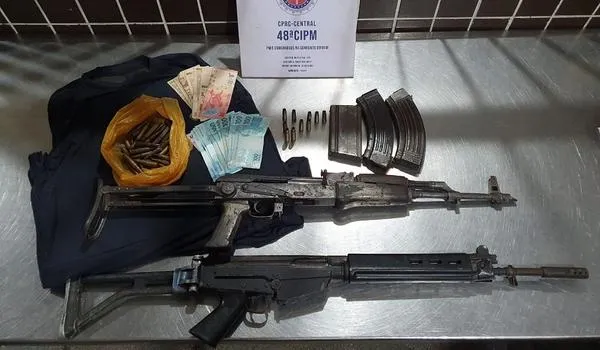 PM apreende dois fuzis e munições com traficantes no Jardim Santo Inácio; dupla morre em confronto
