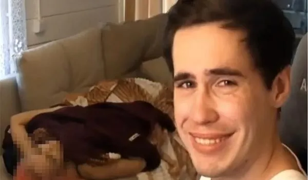 Youtuber russo é detido após fazer live exibindo corpo de namorada morta em incidente 