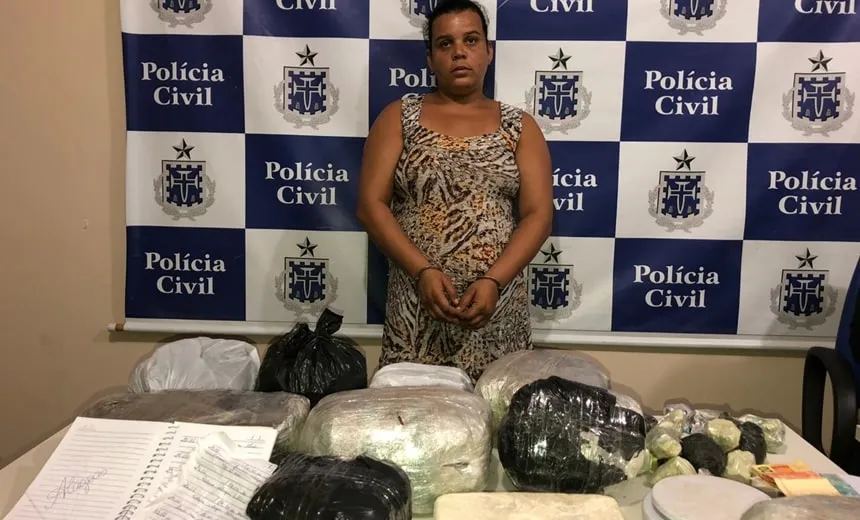 Mulher é presa acusada de traficar drogas no interior da Bahia