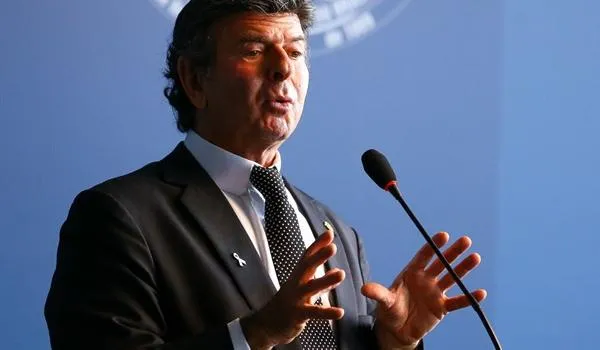 Luiz Fux toma posse como presidente do Supremo para o biênio 2020-2022