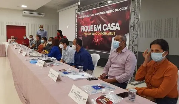 Prefeitos da Região Metropolitana de Salvador anunciam reabertura de comércio e templos religiosos