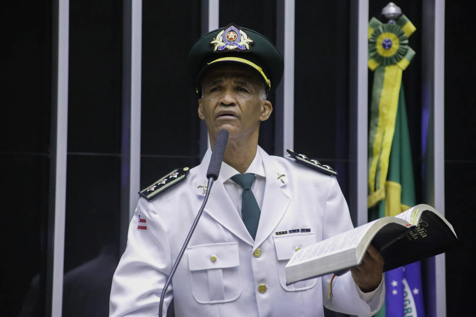 Agora capitão da PM, Isidório volta a receber aposentadoria como sargento após 4 anos
