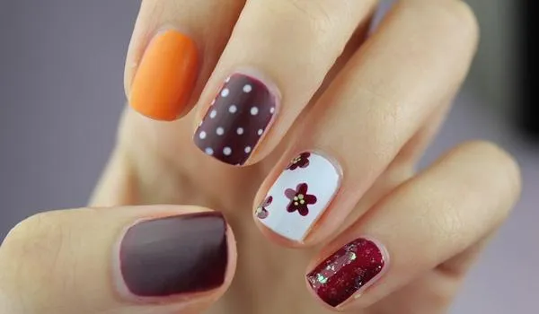 Polícia interdita fábrica de cosméticos que usava  tinta para impressora em esmaltes e mantinha 20 empregados ilegais