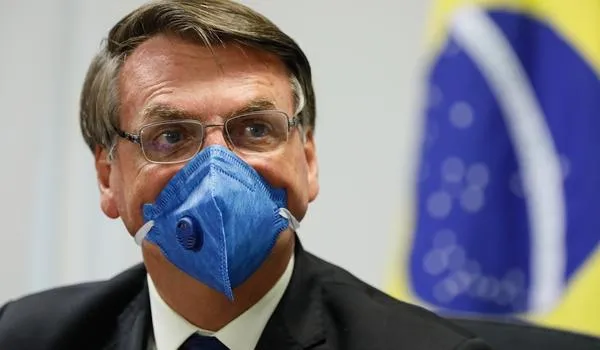 Bolsonaro diz que suicídio de voluntário pode ter sido efeito da Coronavac; "tem coisa esquisita por aí" 