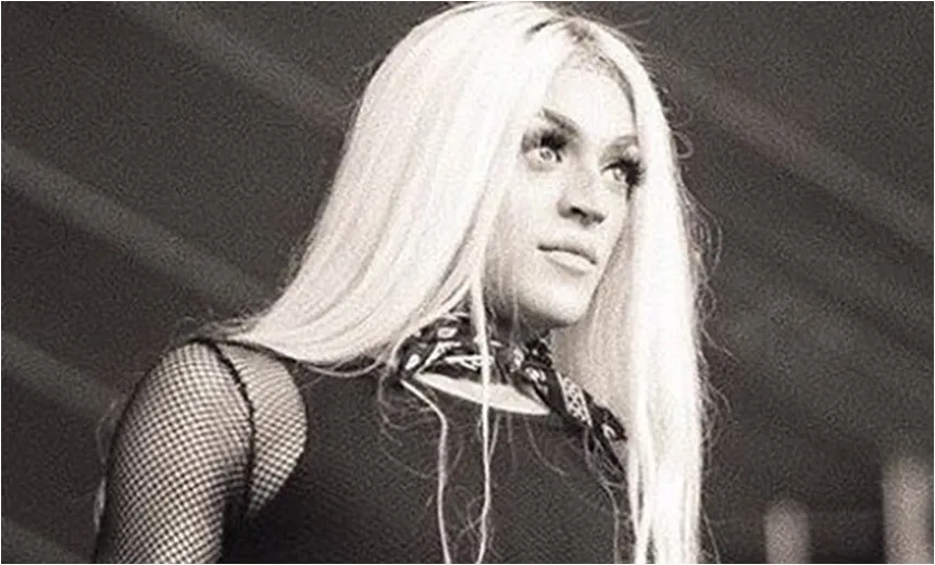 VEJA VÍDEO: Pabllo Vittar bate em segurança durante show para defender fã