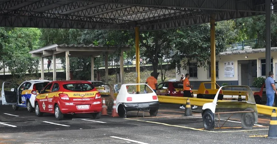 Nova lei prorroga o prazo para troca de veículos utilizados nas autoescolas
