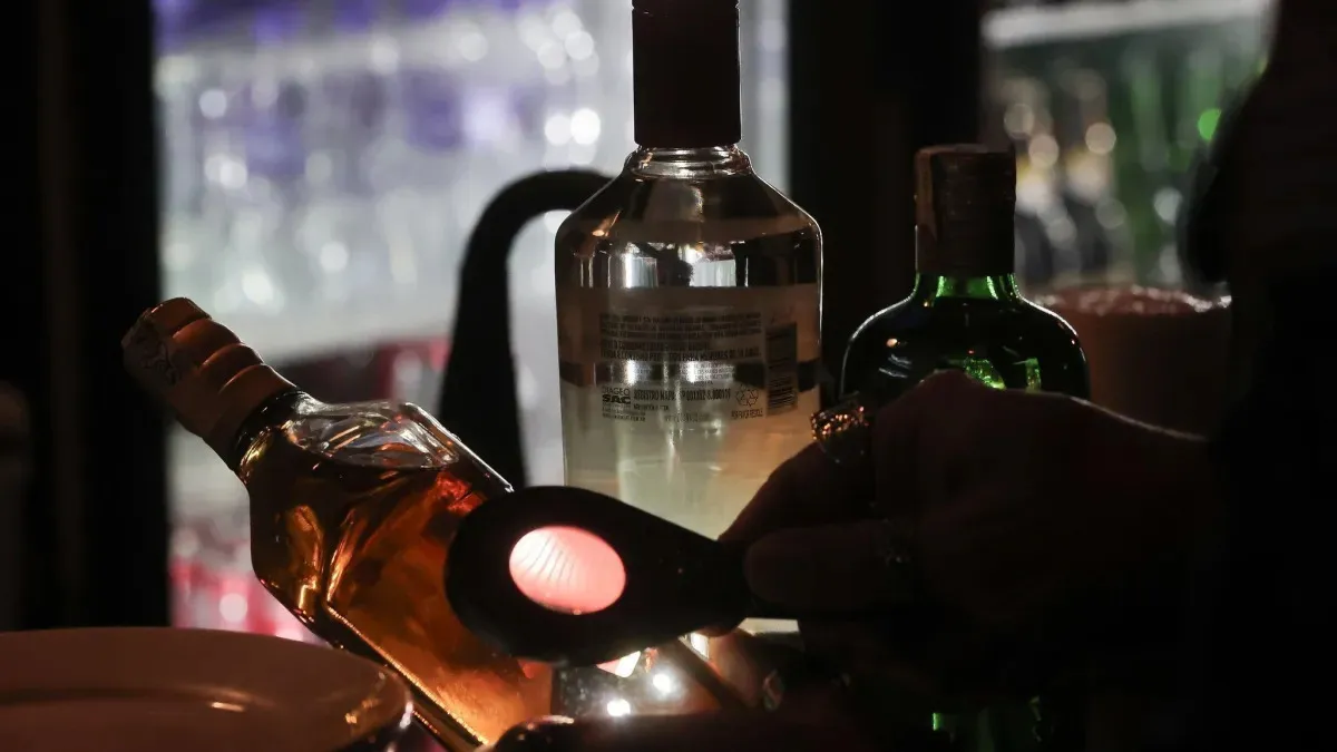 Procon lança guia para combater venda de bebidas falsificadas na Bahia