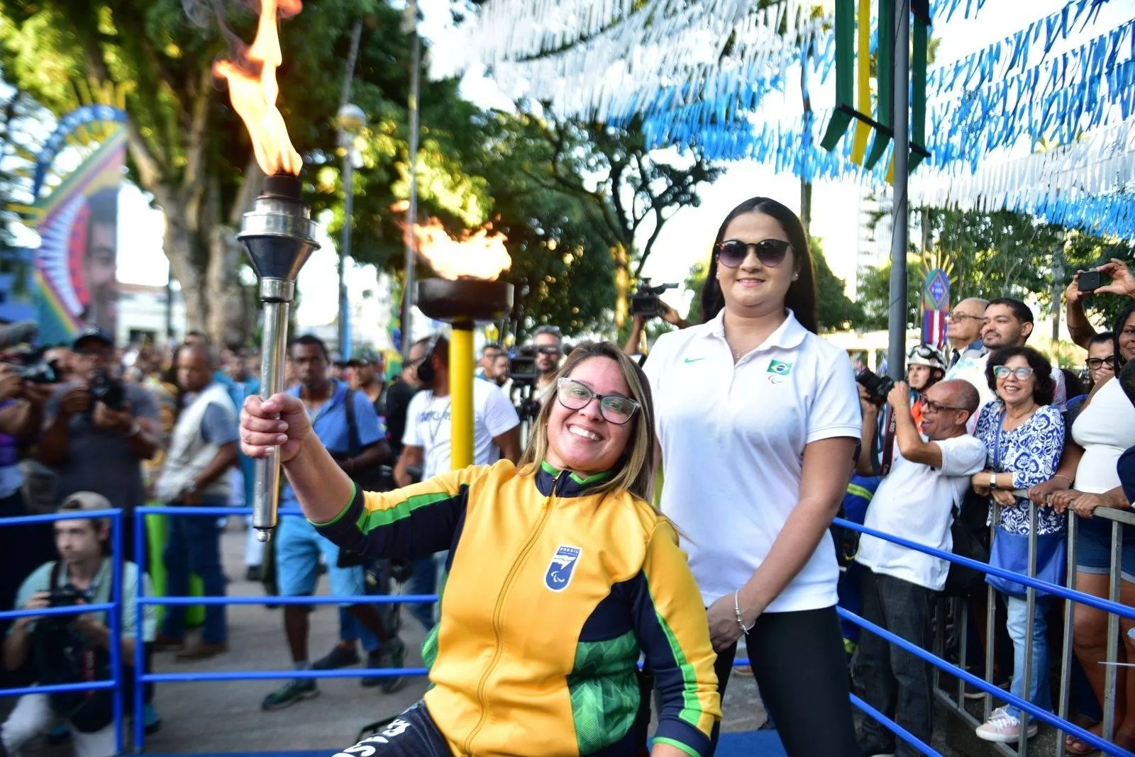 Chegada do Fogo Simbólico e dos caboclos ao Campo Grande encerra desfile do 2 de Julho