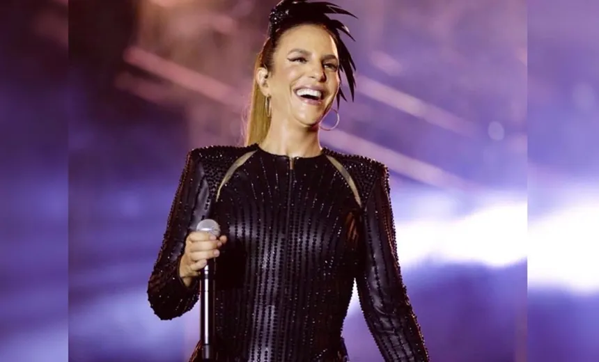 Durante show, Ivete Sangalo cai no palco para defender fã de segurança; assista