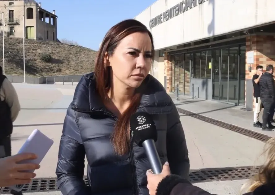 Dinorah Santana, Ex Mulher De Daniel Alves, Na Sa&iacute;da De Pres&iacute;dio Em Barcelona Foto Reprodu&ccedil;&atilde;o