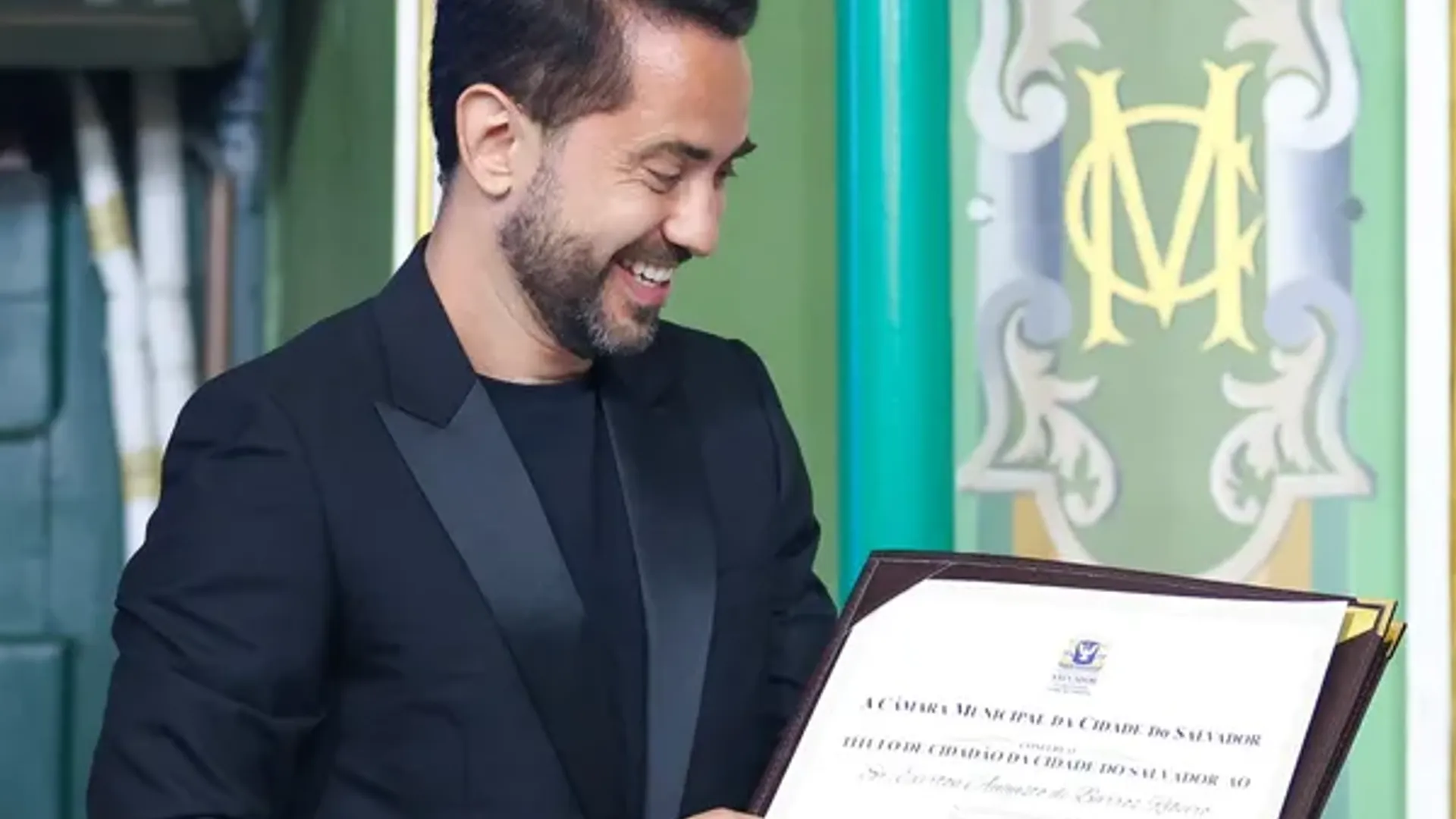 Everton Ribeiro recebeu o título de Cidadão Soteropolitano | Foto: Catarina Brandão