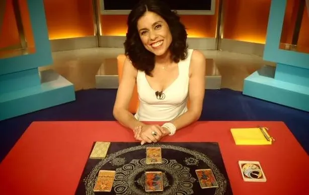 CLOSE ERRADO: TV demite taróloga que atribuiu culpa de violência doméstica à telespectadora agredida por marido