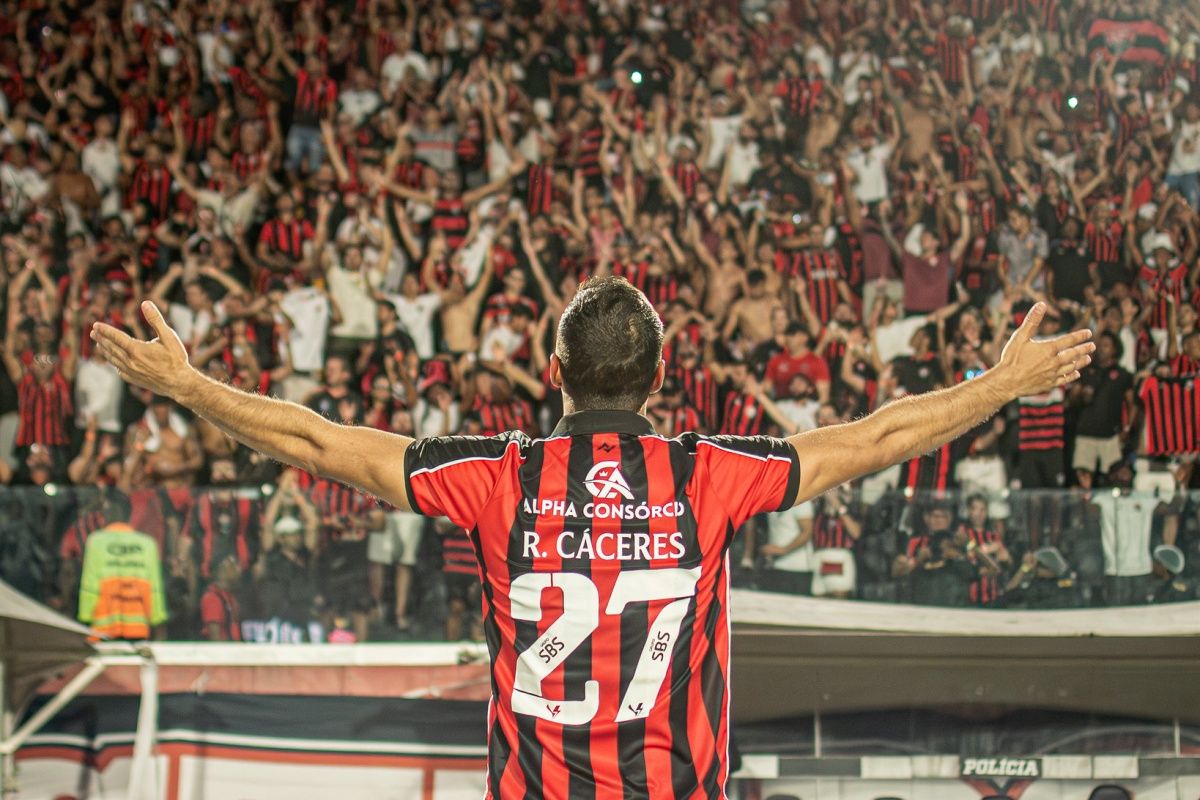 O lateral Raul Cáceres fez uma postagem de despedida do Vitória após anunciar sua saída do clube em 2026. Foto: Victor Ferreira/EC Vitória
