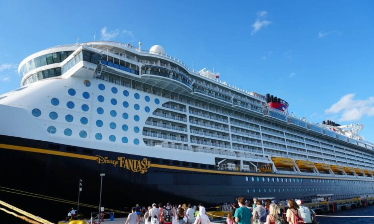 Pai pula de cruzeiro da Disney para salvar filha que caiu no mar.. Foto: Divulgação