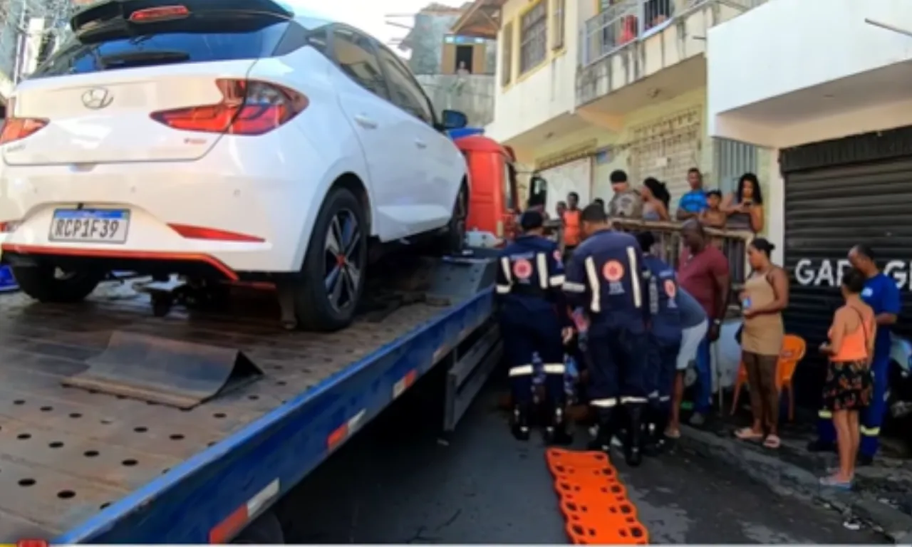 Motorista de caminhão atropela duas pessoas em Saramandaia
