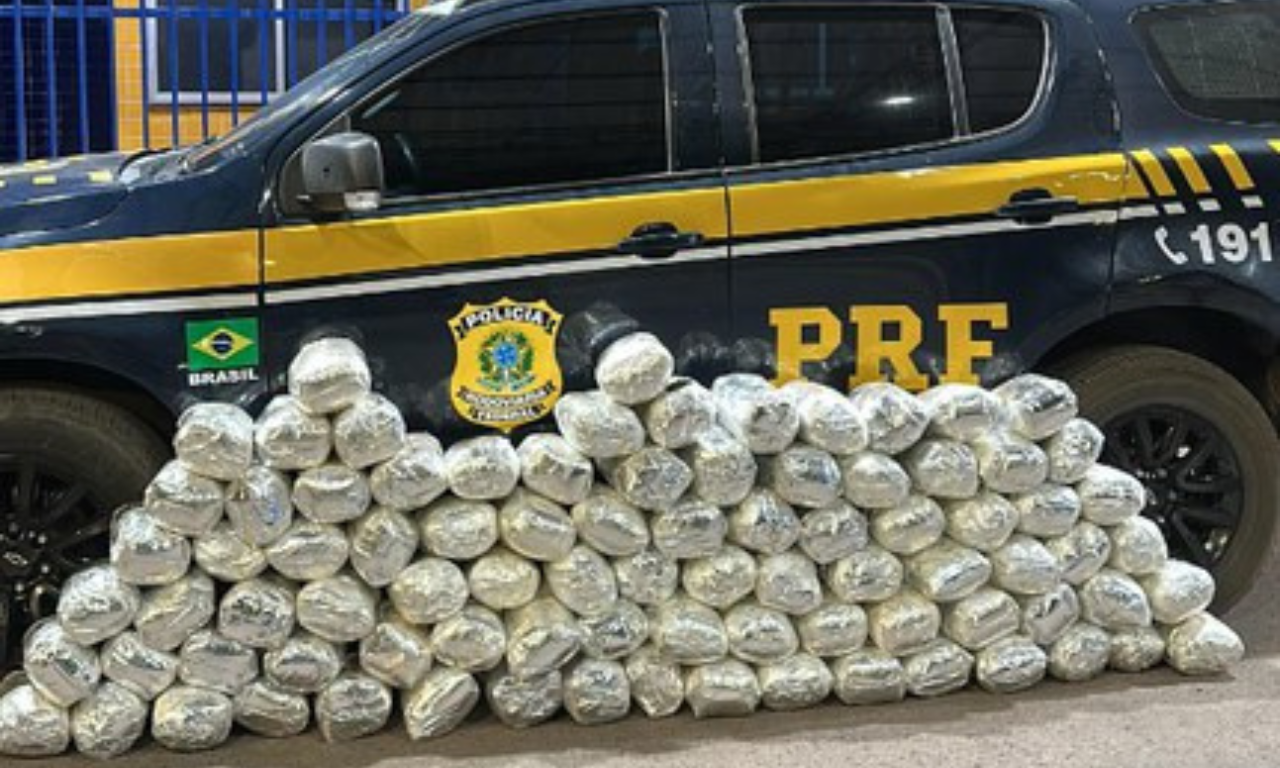 A ocorrência foi registrada, inicialmente, pelos crimes de tráfico de drogas e receptação.Foto: Divulgação | PRF-BA