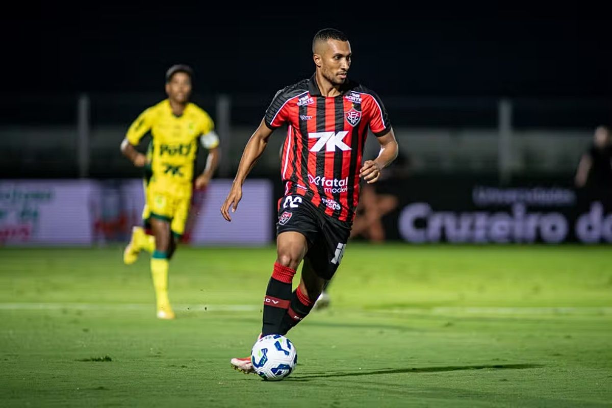 A Justi&ccedil;a do Trabalho divulgou a senten&ccedil;a do caso ap&oacute;s o jogador pedir indeniza&ccedil;&atilde;o ap&oacute;s recis&atilde;o indireta de contrato; relembre o caso Lucas Braga e Vit&oacute;ria. Foto: Victor Ferreira/EC Vit&oacute;ria