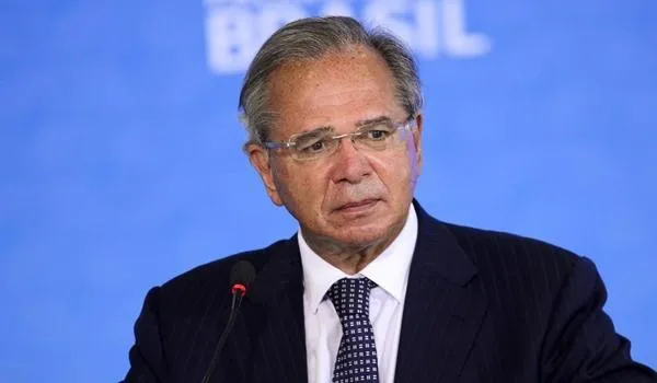Guedes não descarta antecipar 13º para aposentados em 2021; ministro afirma que medida não desrespeita teto de gastos