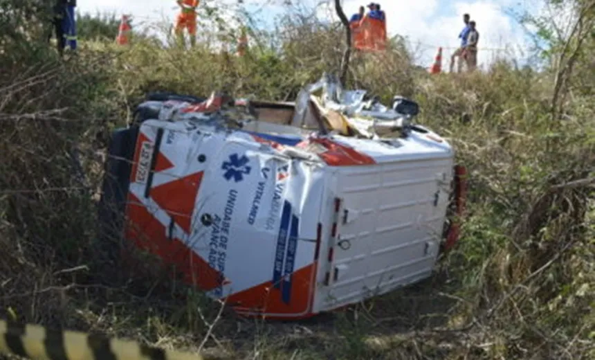 Acidente envolvendo 'ambulância' deixa uma pessoa morta na BR-116