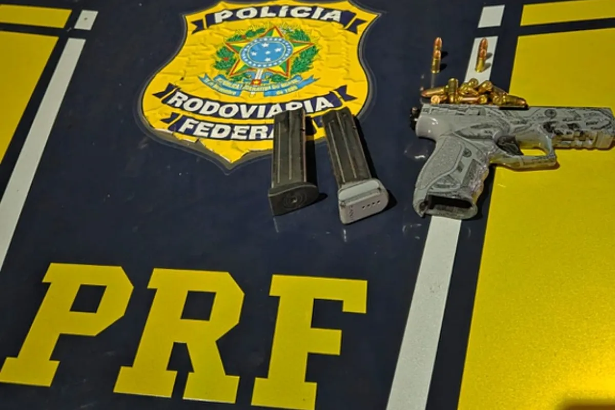 PRF resgata galos e apreende pistola 9mm escondida em carro na Bahia