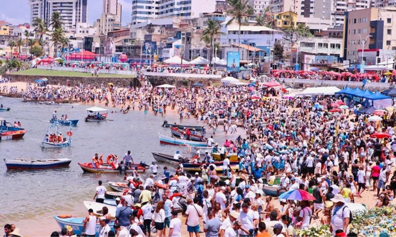 Sagrado e profano: Festa de Iemanjá tem shows e festas por Salvador