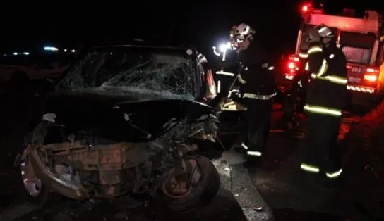 Homem morre preso às ferragens após batida entre o veículo que conduzia e outro carro na BR-020